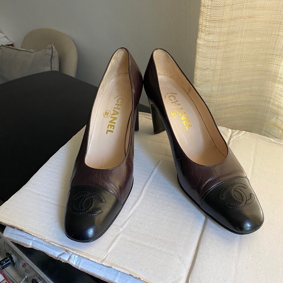 Chanel toe cap brown black leather pumps heels 38.5 France - Picture 1 of 9